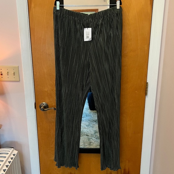 High Waisted Plisse Flare Pants - Olive - Picture 2 of 4
